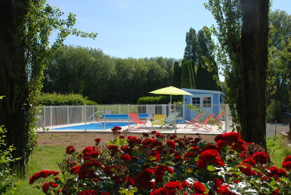 Camping Les Tournesols Sille-le-Guillaume Exterior photo