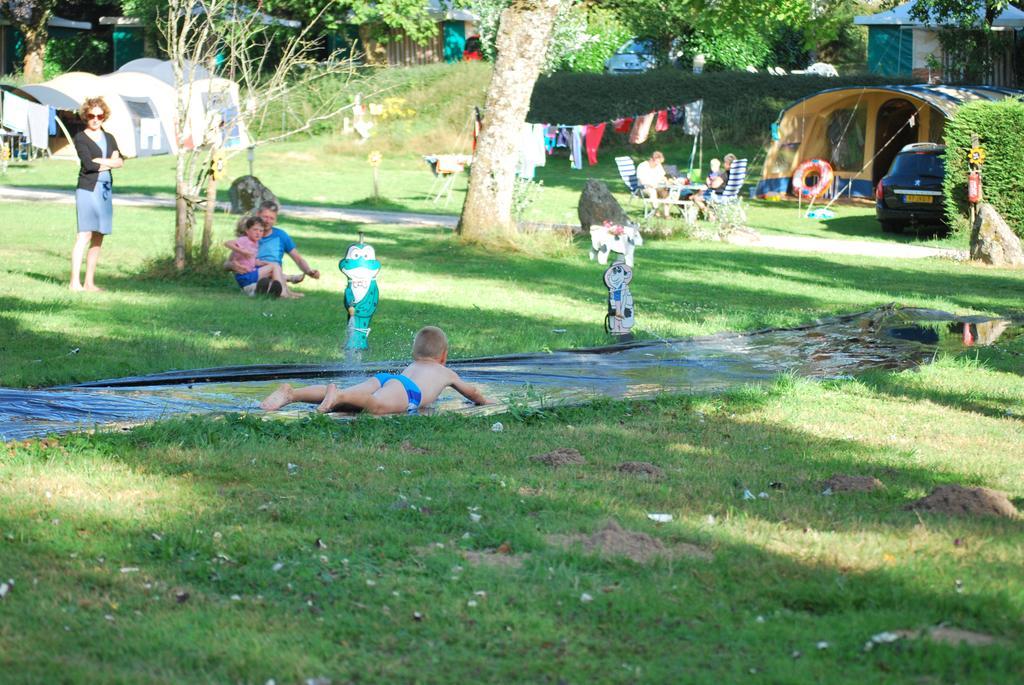 Camping Les Tournesols Sille-le-Guillaume Exterior photo