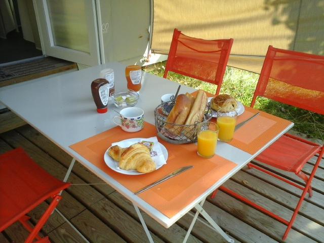Camping Les Tournesols Sille-le-Guillaume Exterior photo